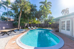NEWLY RENOVATED POOL, HOT TUB, & EPIC BACKYARD
